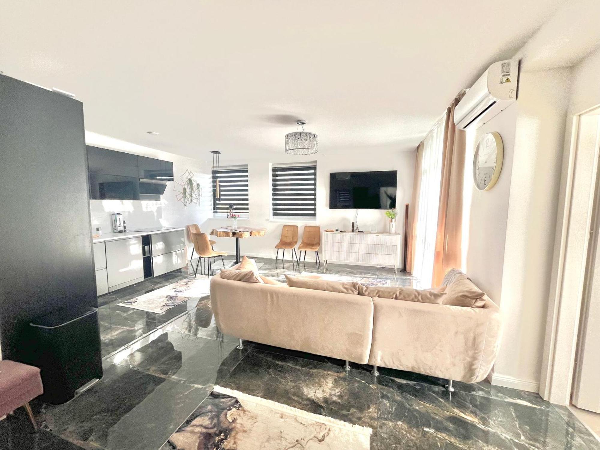 Violet Superior Apartment